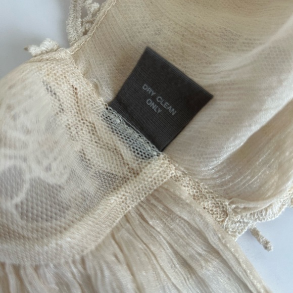 Nice lace vest by Ryu size M
Vest has inner lining on front with a tie - Picture 14 of 14